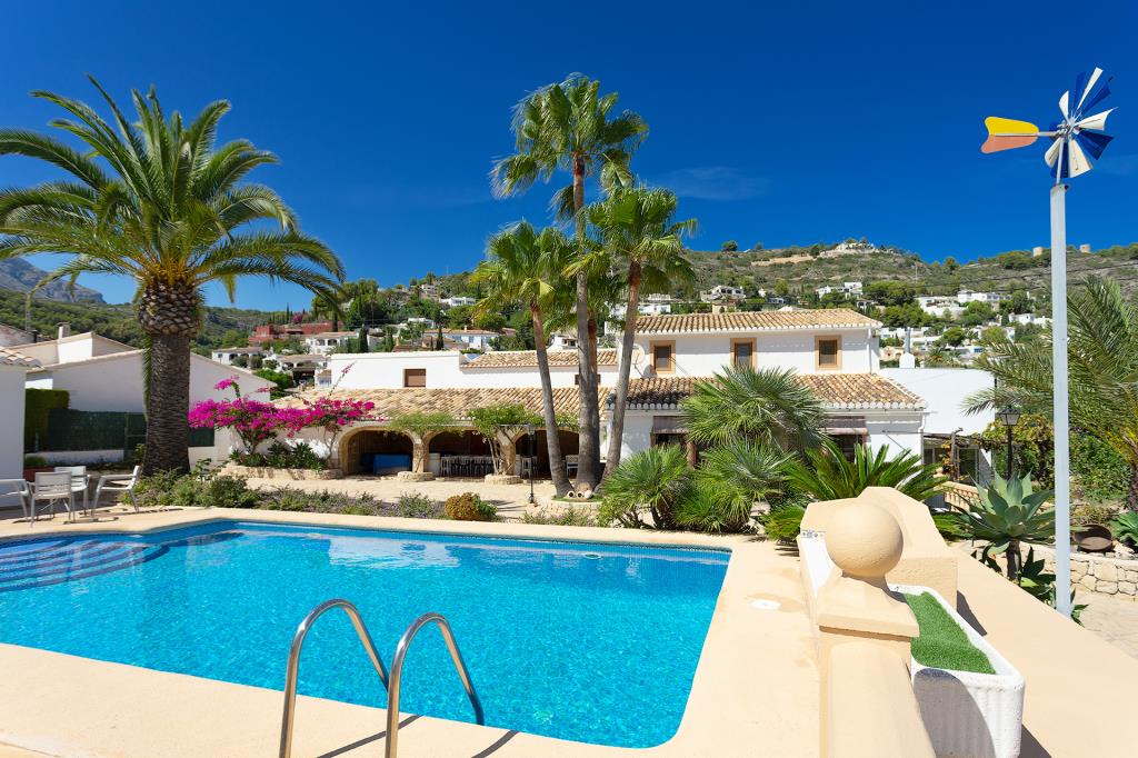 Traditional style villa for sale in Javea