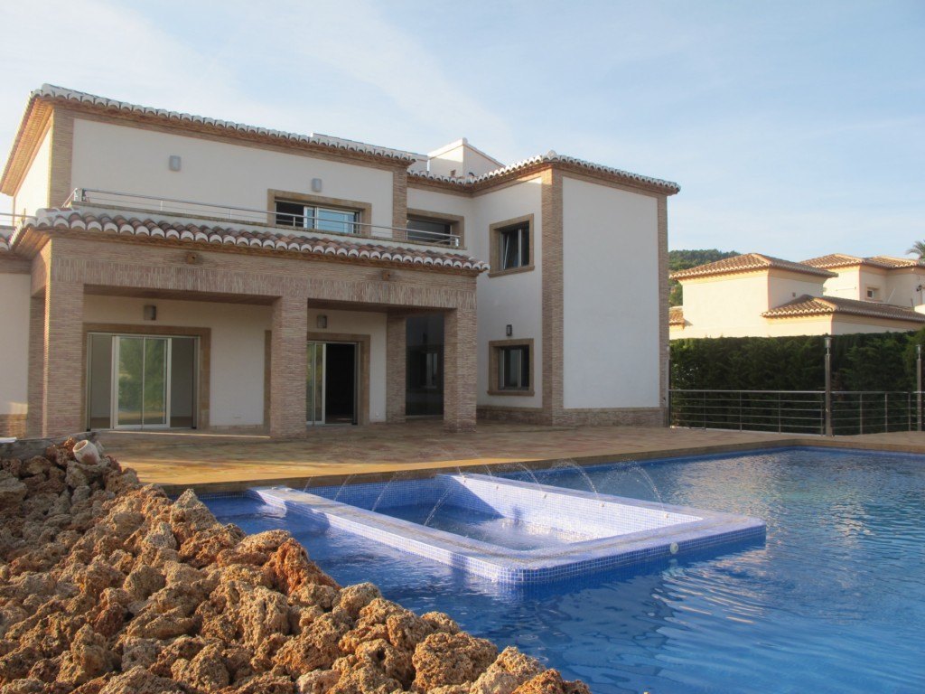 Casas en Jávea con piscinas impresionantes