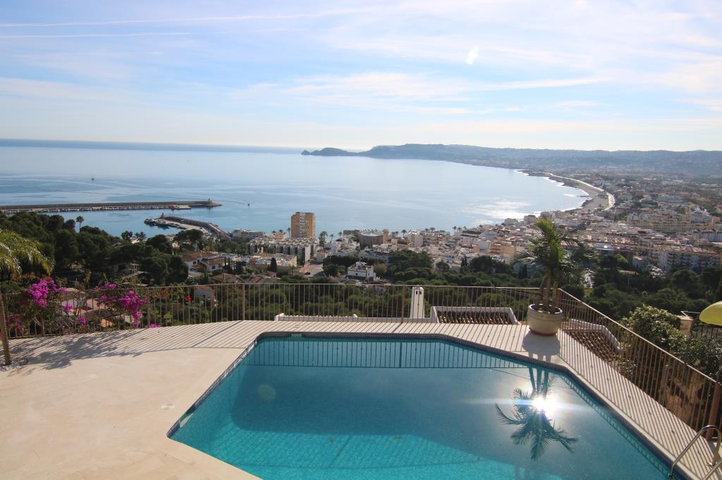 Luxury villa with sea views for sale in Javea